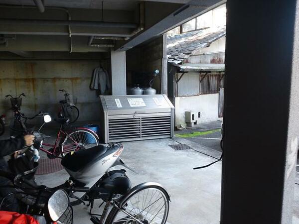 画像14:自転車置き場、バイク置き場、ゴミ捨て場