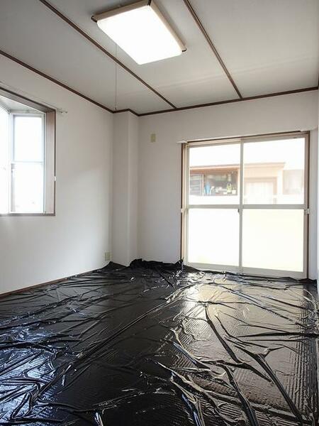 画像6:６帖の和室です。畳は表替え済み（日焼け防止のシートを敷いています）♪