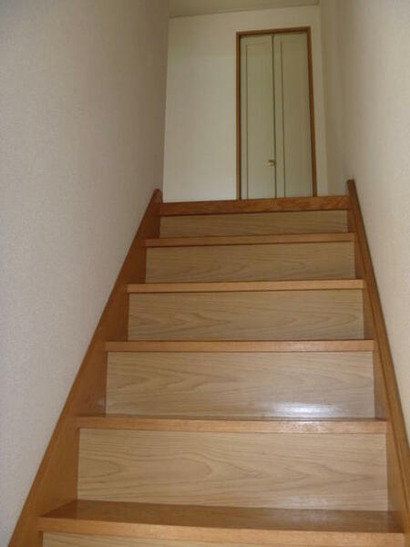 画像10:２階昇り階段