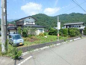 山梨県都留市夏狩