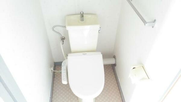 画像5:洋式水洗トイレ・温水洗浄便座付