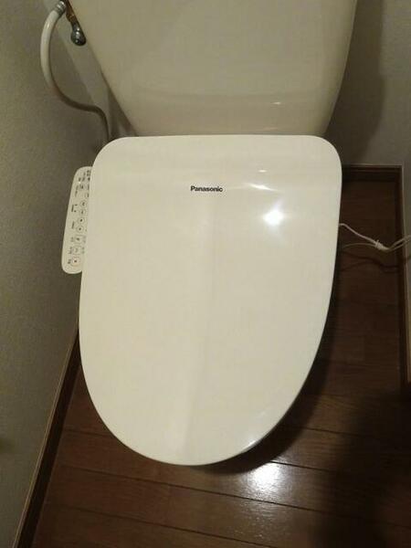 画像5:トイレ（温水洗浄便座付）