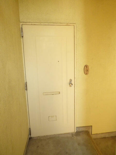 画像16:玄関ドア。