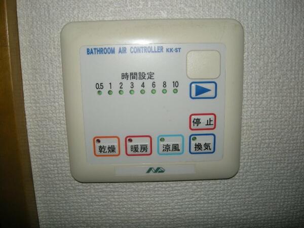 画像6:浴室には暖房乾燥機