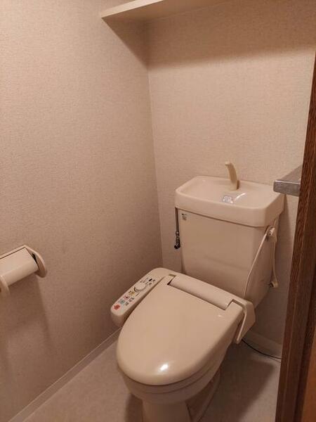 画像11:暖房便座付きシャワートイレ