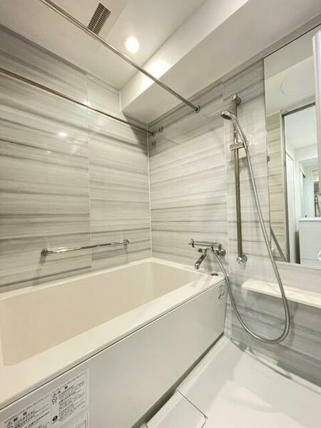 画像5:浴室乾燥暖房機付きのバスルーム