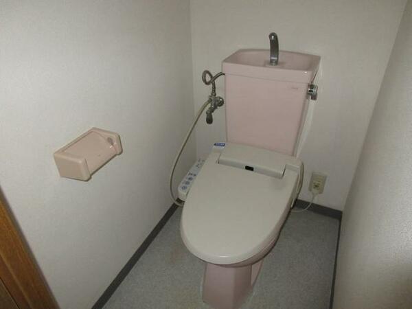 画像8:温水洗浄便座付水洗トイレ