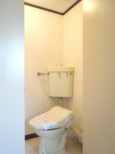 画像16:トイレ〈温水洗浄便座設置〉