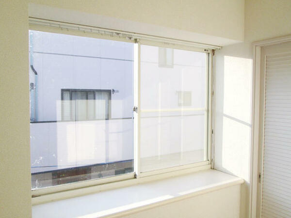 画像12:広めの出窓