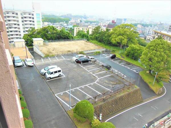 画像13:広い駐車場１台２０００円