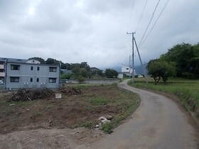 山梨県韮崎市藤井町駒井