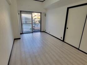 大阪府大阪市港区築港３丁目