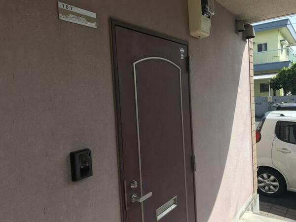 画像3:玄関ドア、モニター付インターホン