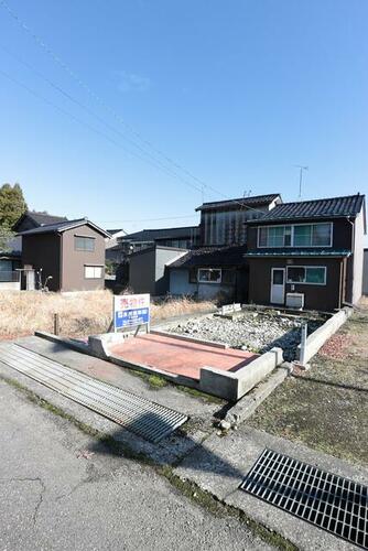 Land, Nanto, Toyama