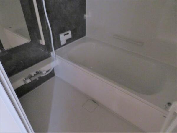画像8:大きな一坪風呂を搭載。追い焚き、浴室乾燥機付きです。