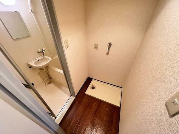 画像15:洗濯機置場が浴室前の脱衣所になっておりプライバシーが守れます