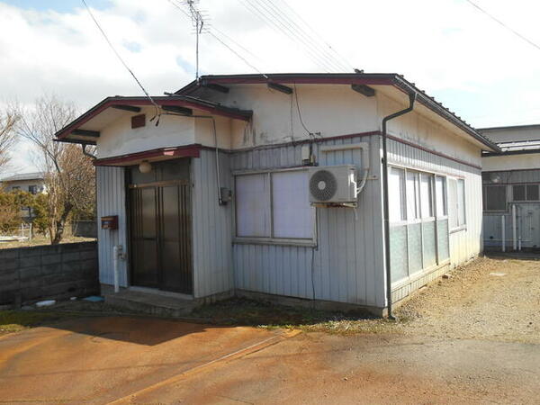 detached 山形県長井市花作町

地図を見る