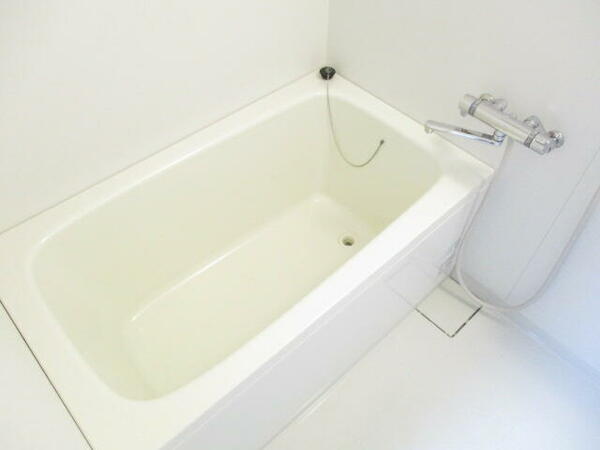 画像8:ゆったり・清潔なバスルーム★サーモ混合水栓で快適です☆