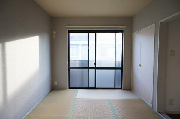 画像6:畳はご入居前に表替え致します