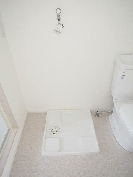 画像7:洗濯機置き場も室内に有ります。（同タイプのお部屋です）