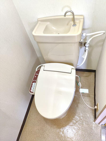 画像13:トイレ　温水洗浄便座機能あり