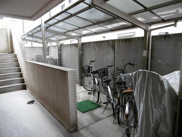 画像16:屋根付き駐輪場完備で大事な自転車も安心です
