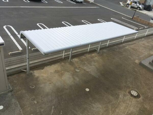 画像16:屋根付き駐輪場