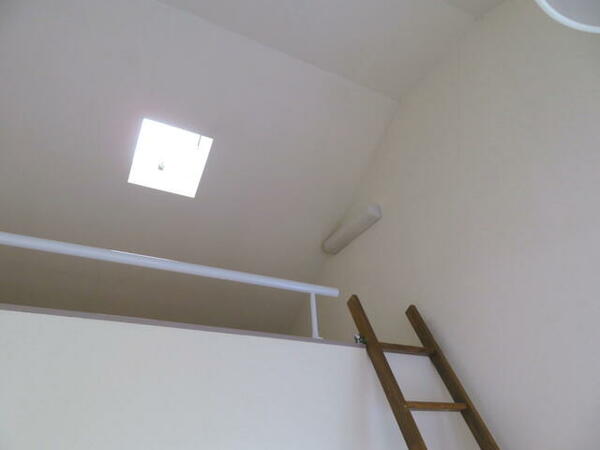 画像12:ロフトに天窓があり、室内が明るく感じます。