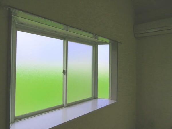 画像15:観葉植物などを飾ることも可能な出窓。おしゃれにコーディネートもできます。
