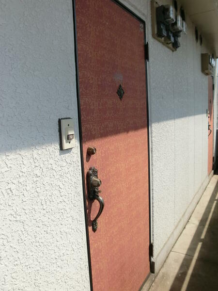 画像16:玄関は重厚感あるドア・ダブルロック
