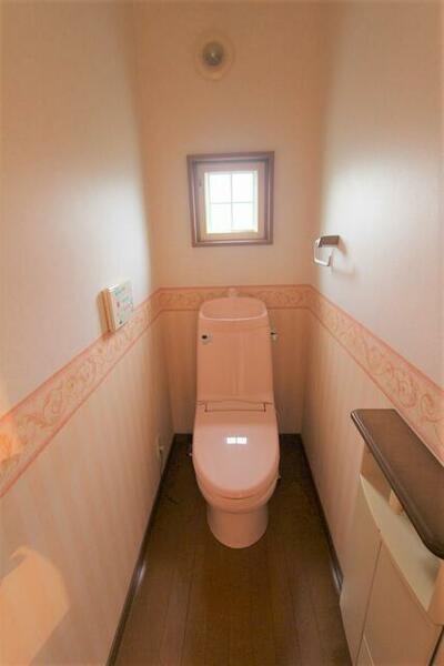 トイレは１階と２階に１つずつあります。