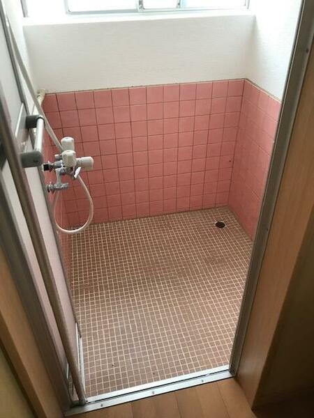 画像9:シャワー室です。湯舟はありません。