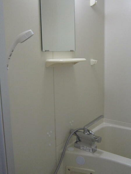 画像5:浴室暖房換気乾燥機の付いた浴室。