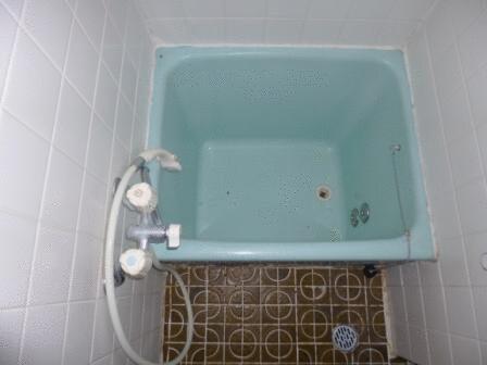 画像14:風呂場（追焚き機能給湯）