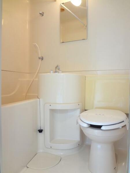 画像11:お風呂とトイレは三点ユニットバスになります。