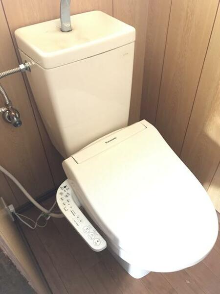 ２階トイレ　トイレは各階にあります！温水洗浄便座です