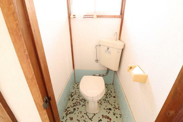 画像9:洋式トイレです。窓あり