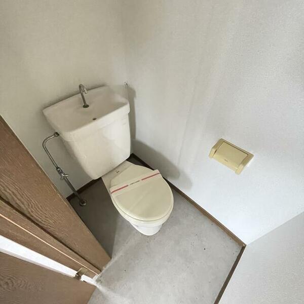 画像6:バストイレ別です！白色を基調とした洋式トイレです♪