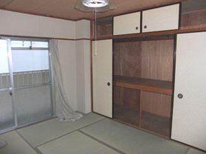 画像8:和室は押入れと天袋があり、収納力があります
