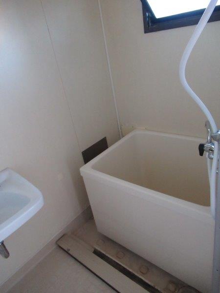 画像5:バスルーム内に洗面台があります