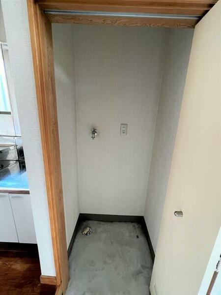 画像13:玄関横洗濯スペース