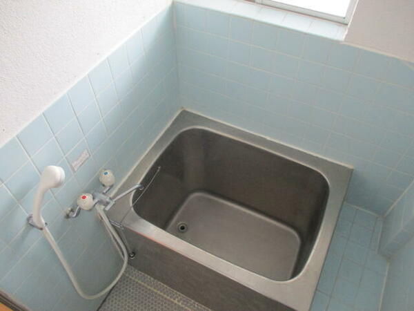 画像7:シャワー付きのお風呂があります。