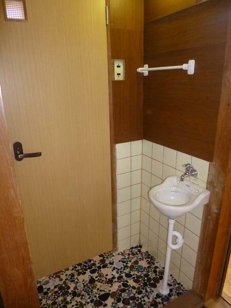 画像13:トイレ手洗い場