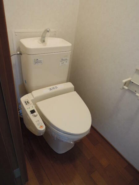 画像6:温水式洗浄トイレ