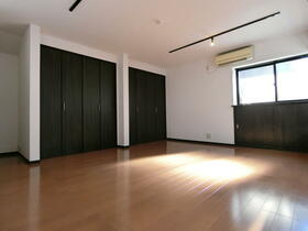 東京都目黒区上目黒３丁目