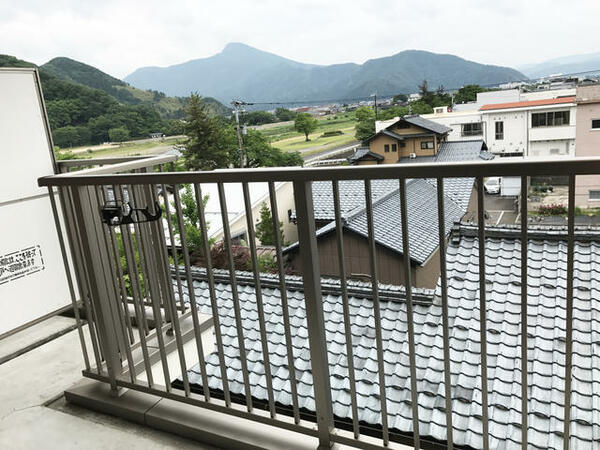 画像11:バルコニーからの眺望　日野川河川敷が見える