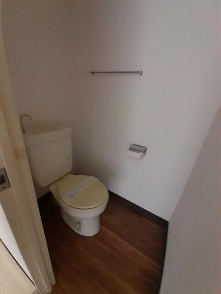 画像7:暖房便座付きトイレ