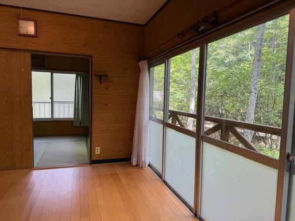 detached 群馬県吾妻郡嬬恋村大字鎌原大カイシコ区画番号　28
地図を見る