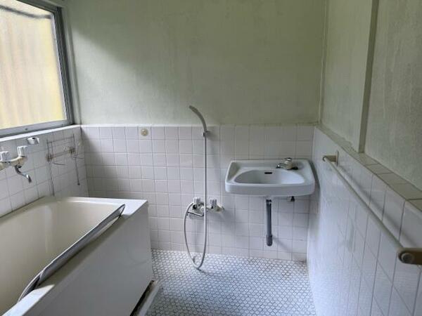 detached 群馬県吾妻郡嬬恋村大字鎌原大カイシコ区画番号　28
地図を見る