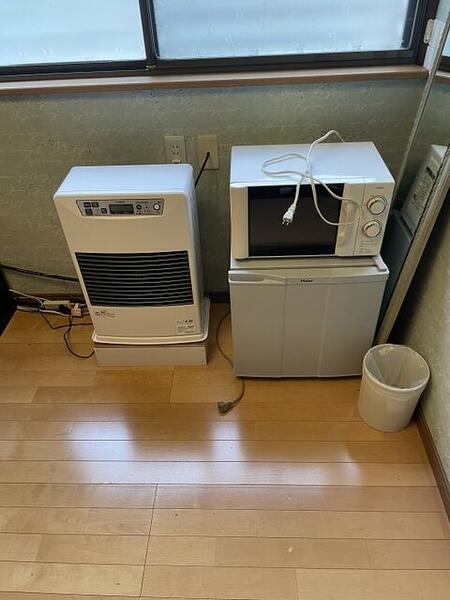 画像12:ミニ冷蔵庫、電子レンジ、ＦＦ式ファンヒーター